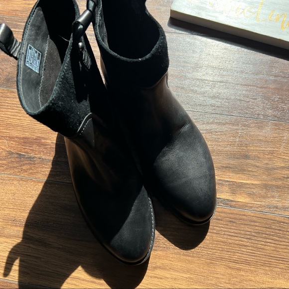 Fitflop Signey Leather Booties NWOT - Picture 3 of 8